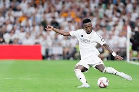 勇士狂胜马刺42分！波杰姆斯基27+6+5导演进攻狂潮，团队火力击溃对手防线.